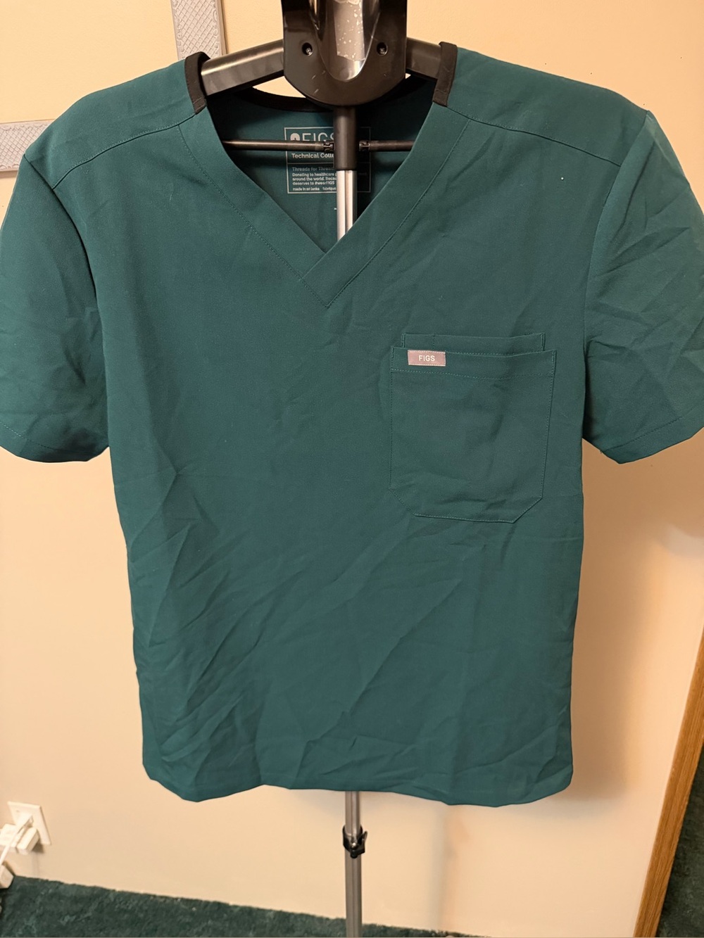 FIGS Technical Collection Catarina One-Pocket Scrub Top - Dark Green -size S